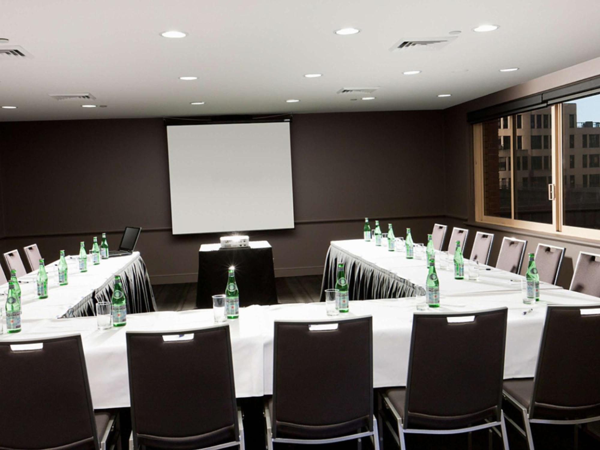 The Sebel Quay West Suites Sidney Exterior foto Meeting room