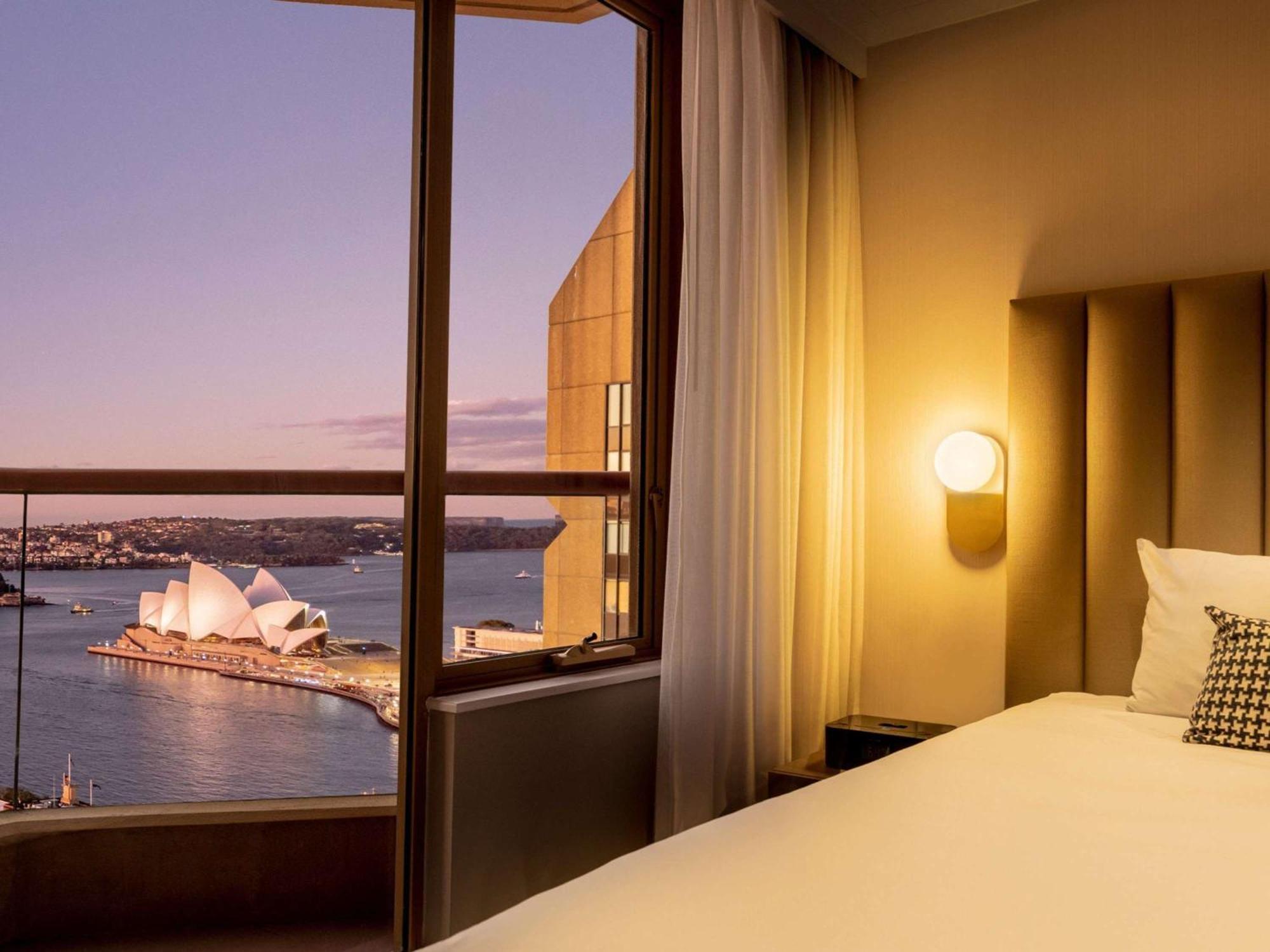 The Sebel Quay West Suites Sidney Exterior foto A view of the Sydney Opera House from a suite at the Pan Pacific Sydney