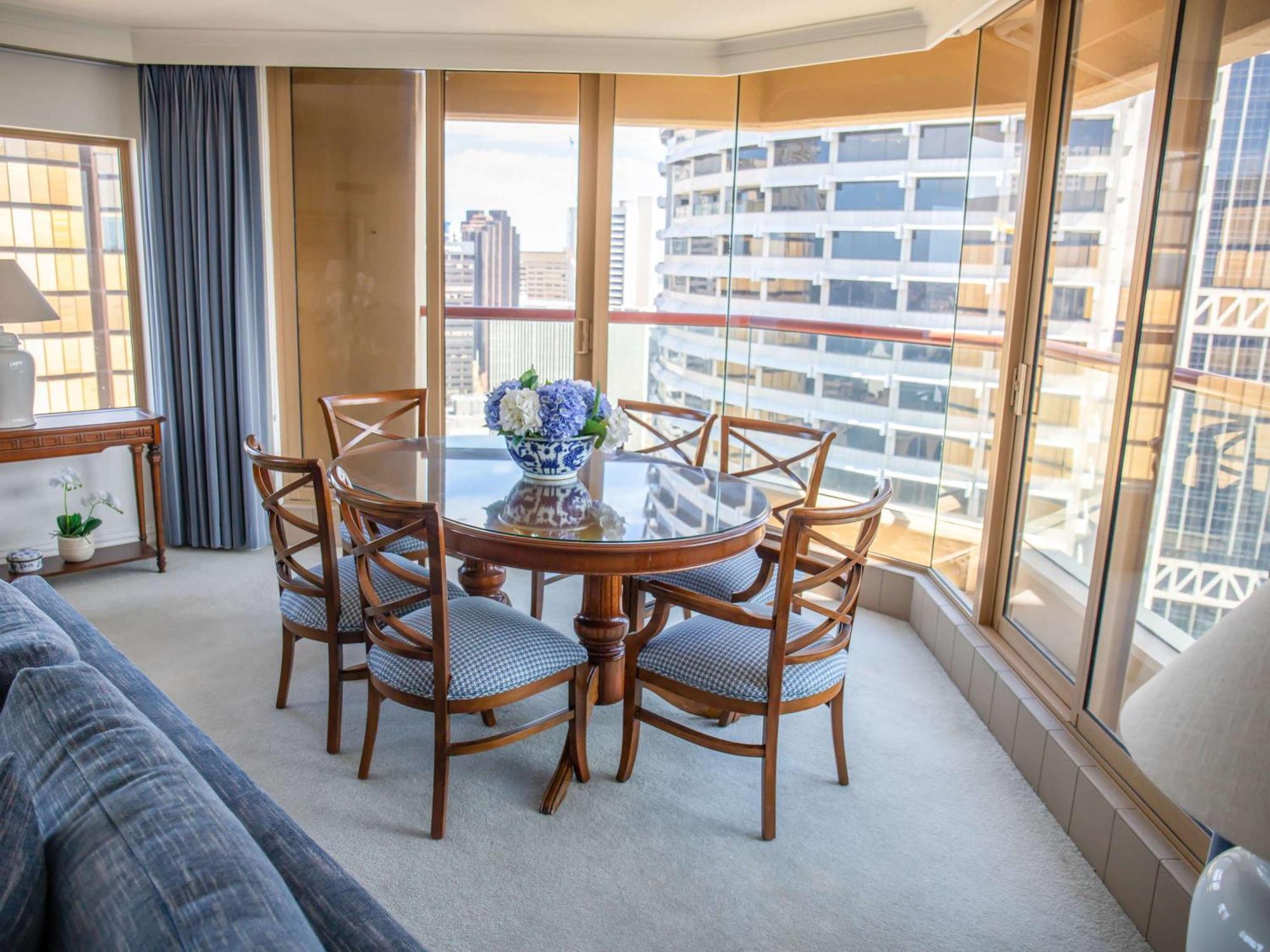 The Sebel Quay West Suites Sidney Exterior foto A typical dining room