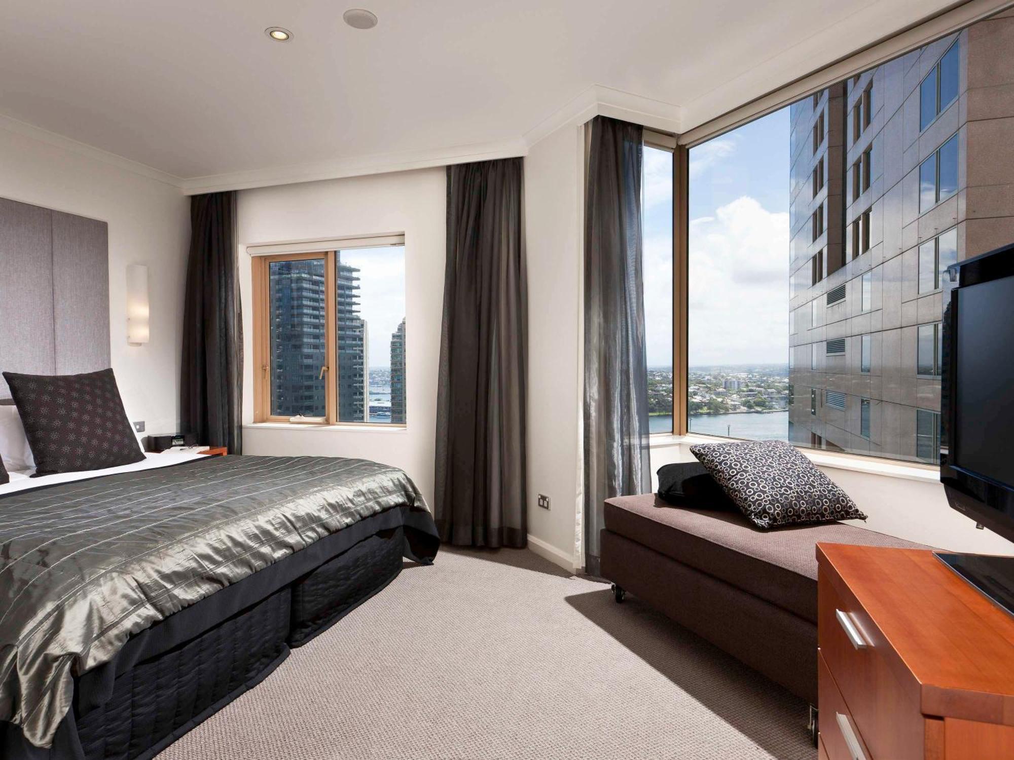 The Sebel Quay West Suites Sidney Exterior foto A bedroom at the Crown Towers